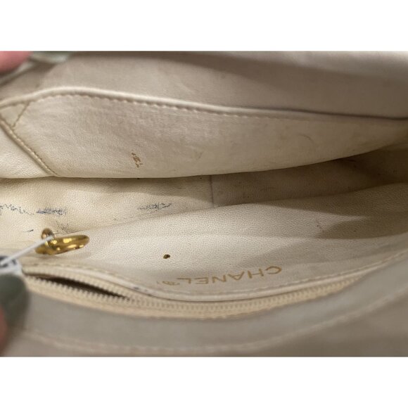 Chanel: RARE 1994 White Envelope Camera Vintage Chanel Quilted Lambskin Leather - Picture 13 of 16